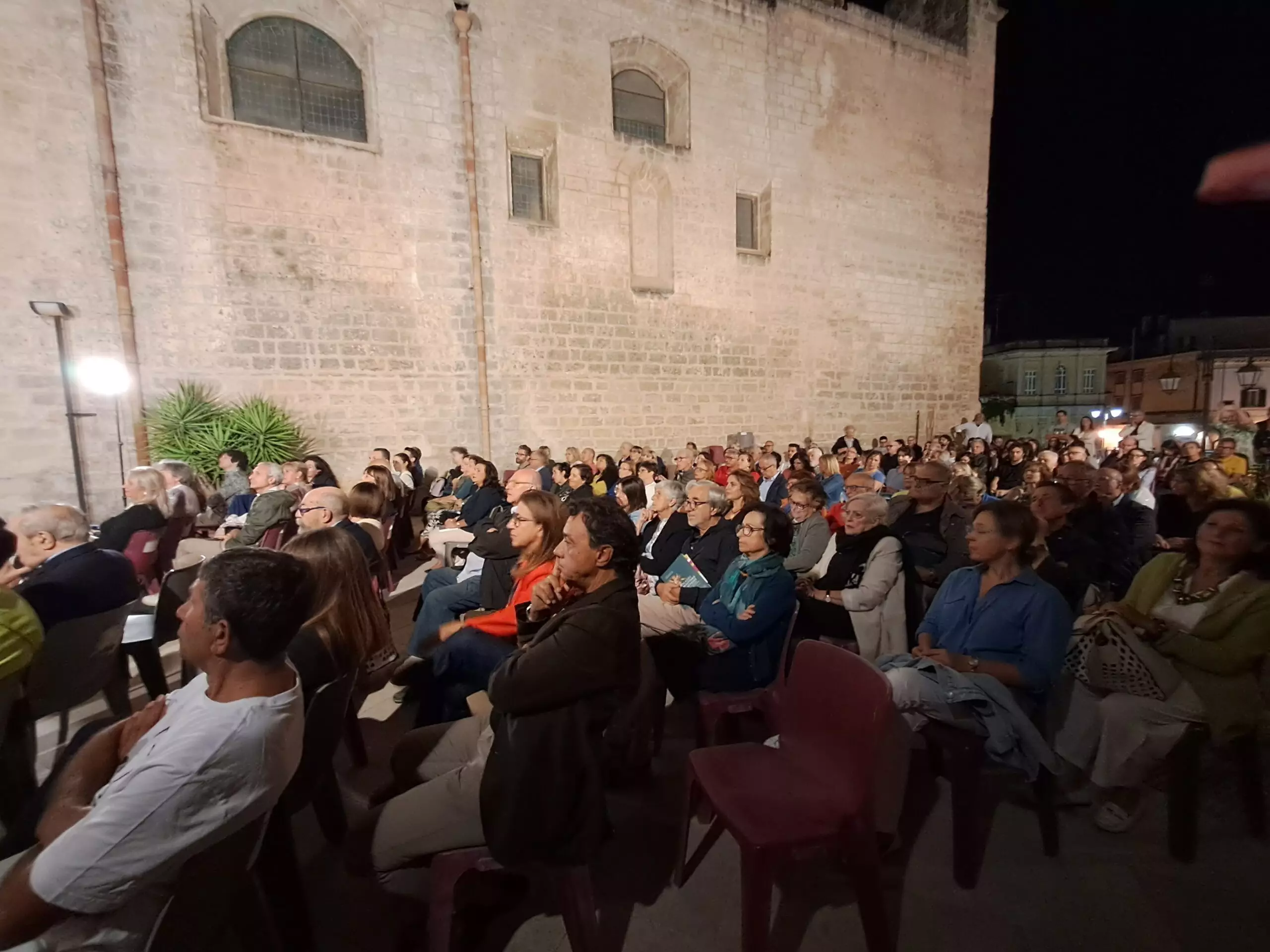 Libri in Terrazza: “Palazzo Malvinni Malvezzi nel suo disegno antico e moderno”, a cura di Isabella Marchetta e Pierluigi Moliterni protagonista della prima serata del Festival letterario promosso da Diotima
