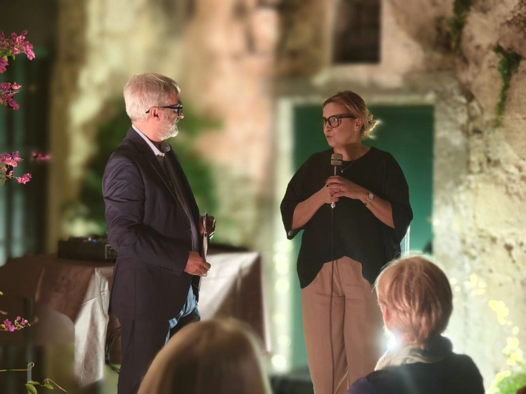 Una serata intensa e densa di emozioni quella vissuta sabato 20 settembre in occasione della cerimonia di premiazione dei vincitori della ottava edizione del Premio letterario nazionale Liberalia “La città dei Sassi”. Sulla suggestiva terrazza di Casa Cava si sono avvicendati premiati e premianti.